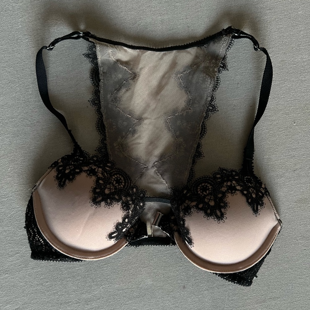Victoria’s Secret Bra (32B, new)